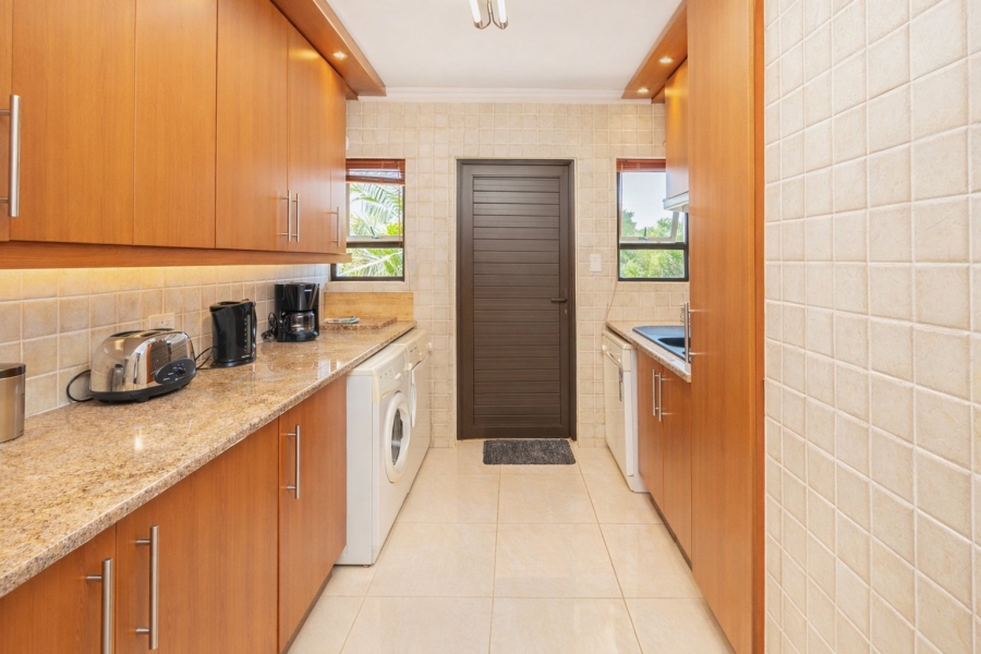 5 Bedroom Property for Sale in Caribbean Beach Club North West